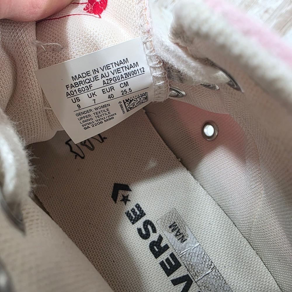 Converse Chuck Taylor All Star Hi Pink Red Lips Embroidered Sneakers A01603F 9W - Picture 6 of 8